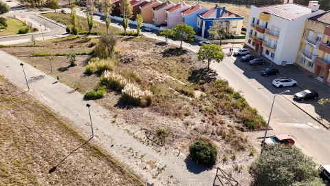 Terreno para Venda em Campelos e Outeiro da Cabeça