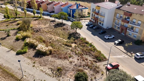 Terreno para Venda em Campelos e Outeiro da Cabeça