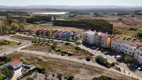 Terreno para Venda em Campelos e Outeiro da Cabeça