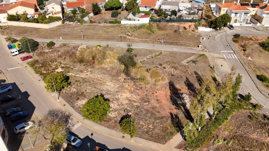 Terreno para Venda em Campelos e Outeiro da Cabeça Foto 3
