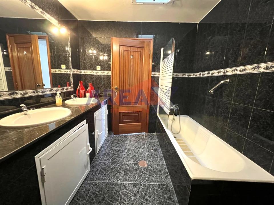 Moradia T5 para Venda em São Roque Foto 24