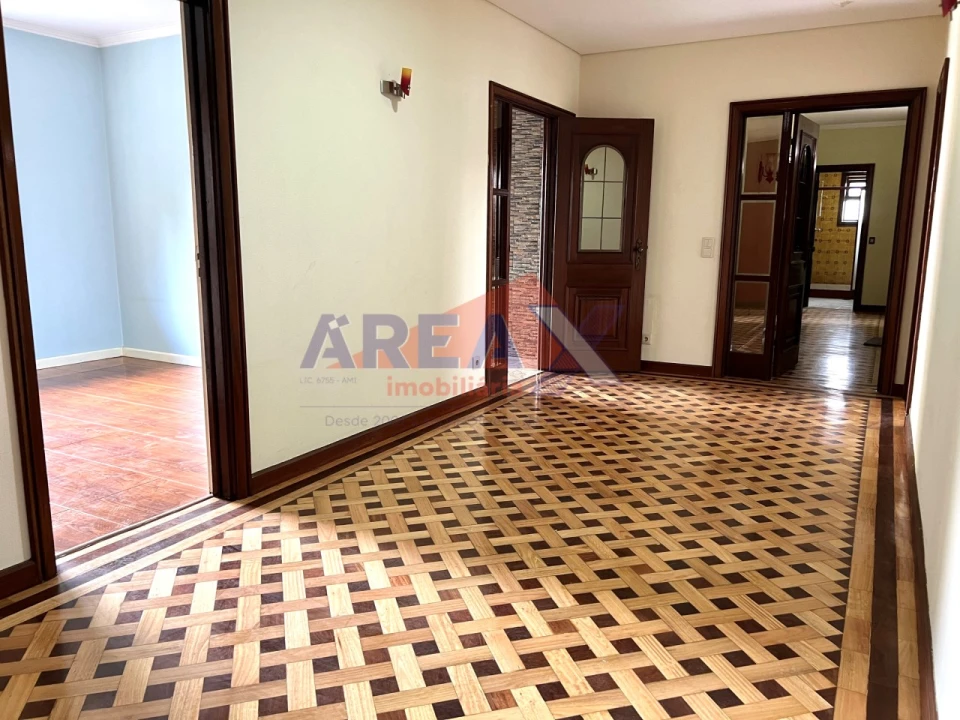 Moradia T5 para Venda em São Roque Foto 49