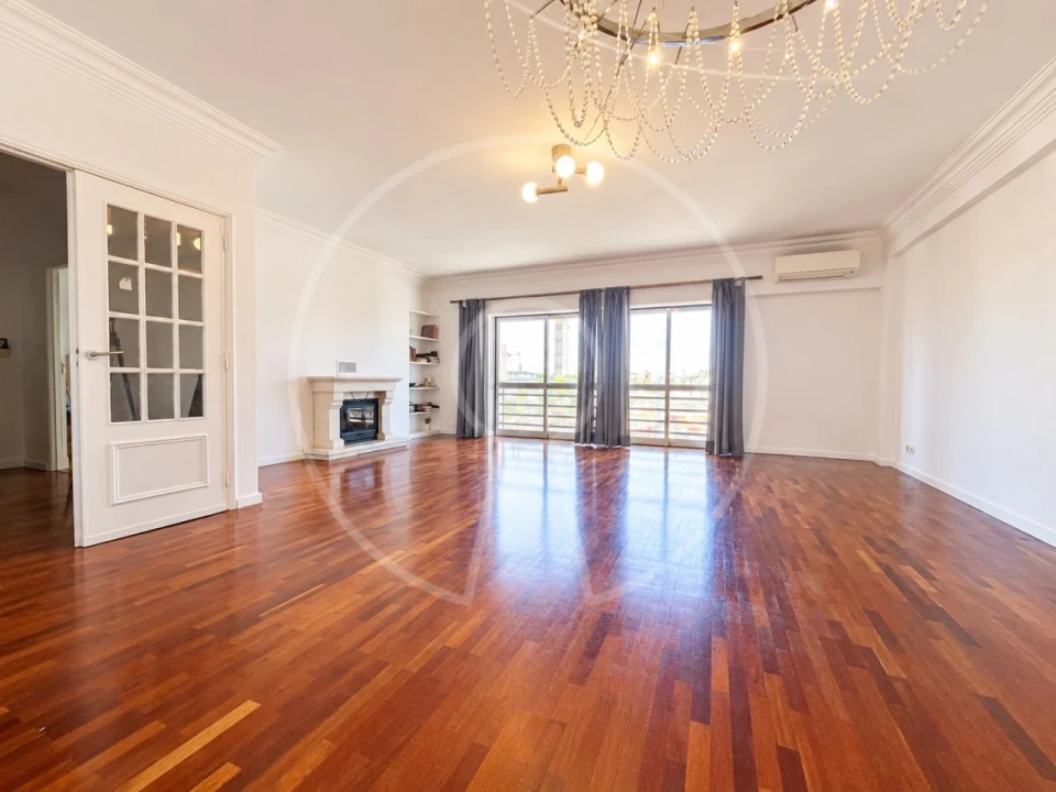 Apartamento T3 para Arrendamento em Lumiar Foto 5