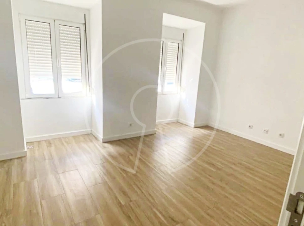 Apartamento T2 para Venda em Alvalade Foto 2