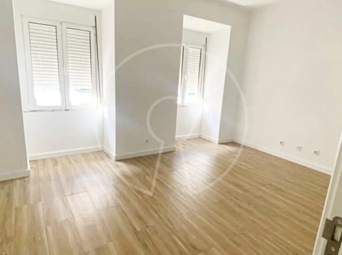 Apartamento T2 para Venda em Alvalade Foto 2