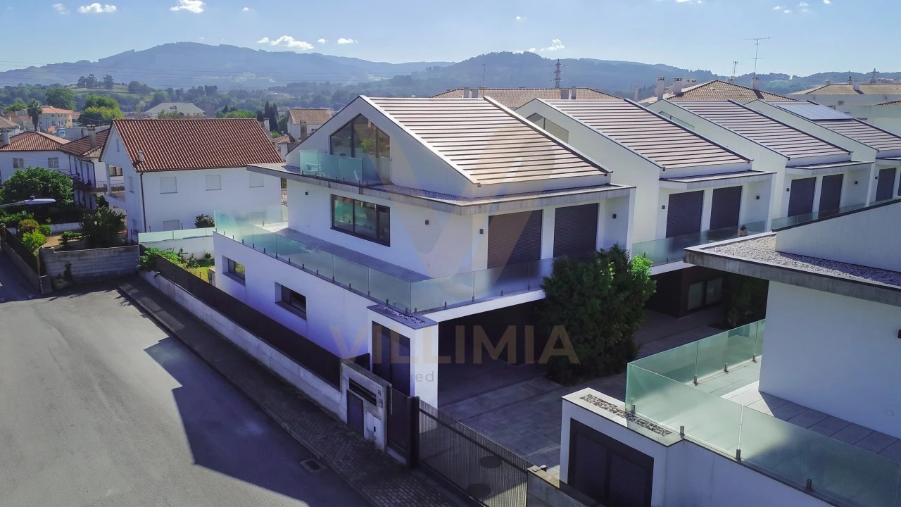 Moradia T3 para Venda em Arcozelo Foto 2
