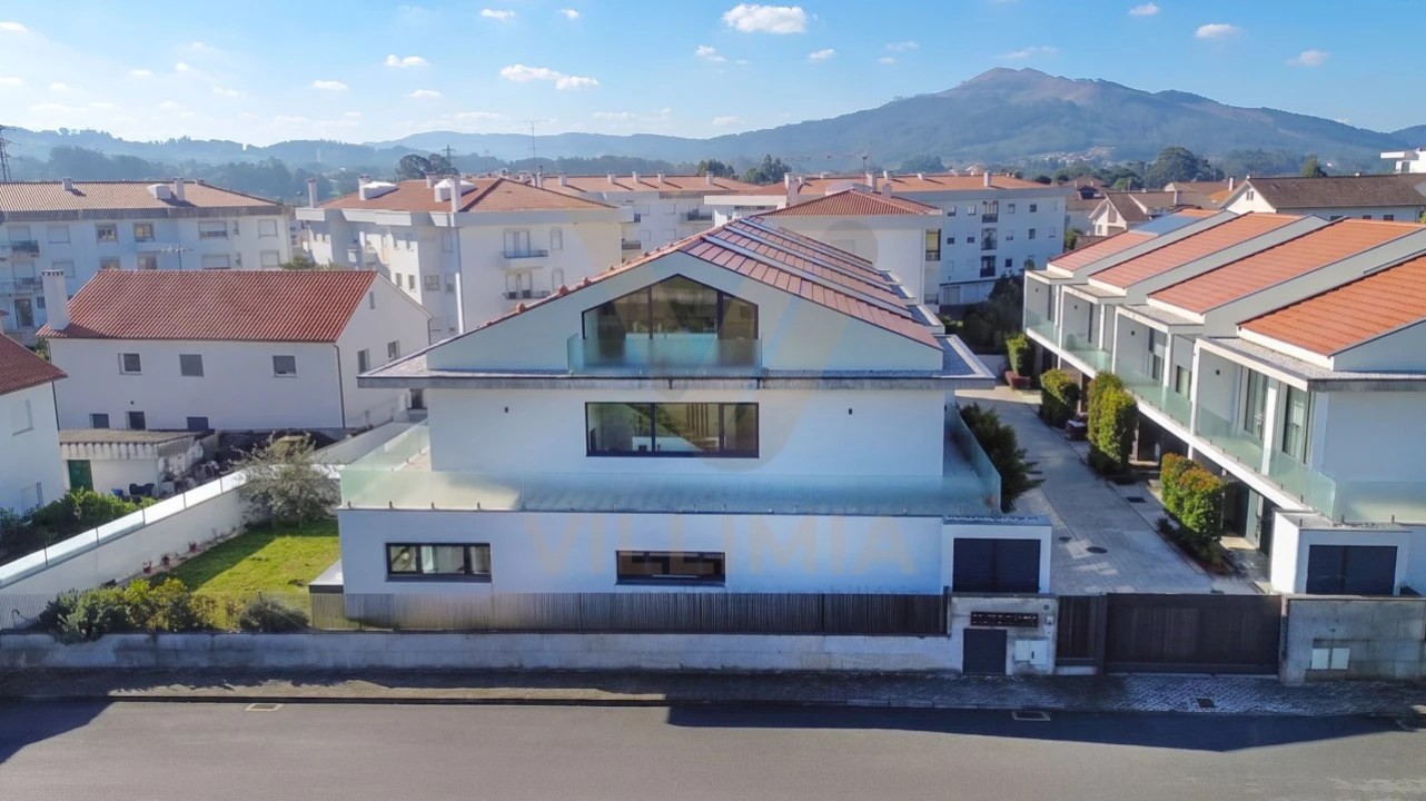 Moradia T3 para Venda em Arcozelo Foto 41