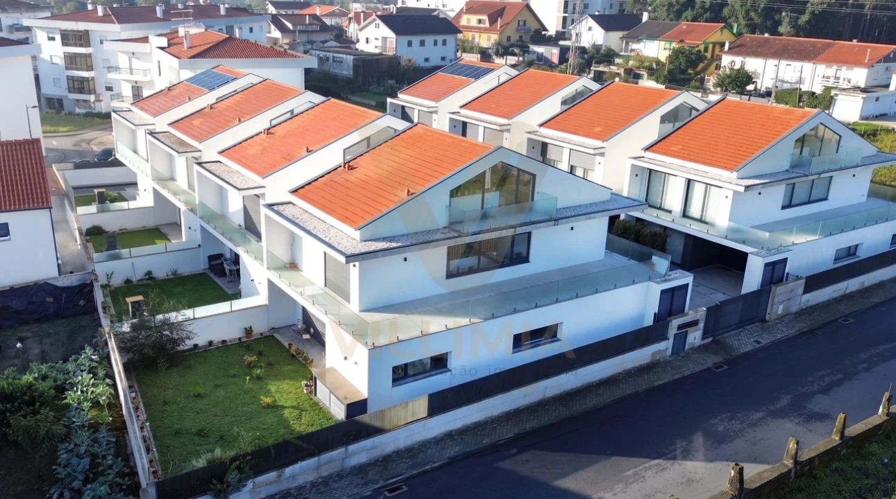 Moradia T3 para Venda em Arcozelo Foto 42