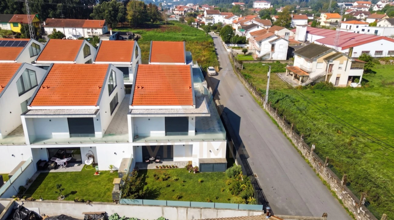 Moradia T3 para Venda em Arcozelo Foto 43