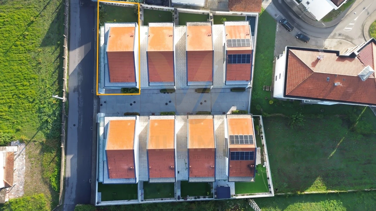 Moradia T3 para Venda em Arcozelo Foto 44