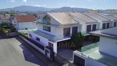 Moradia T3 para Venda em Arcozelo