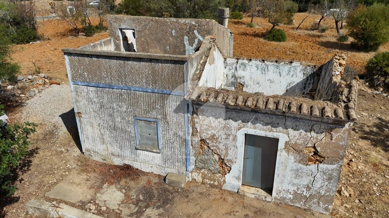 Moradia para Venda em Quelfes Foto 1