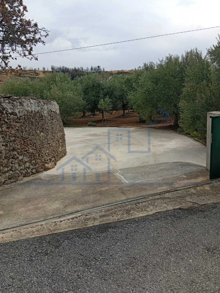 Moradia T4 para Venda em Carviçais Foto 2