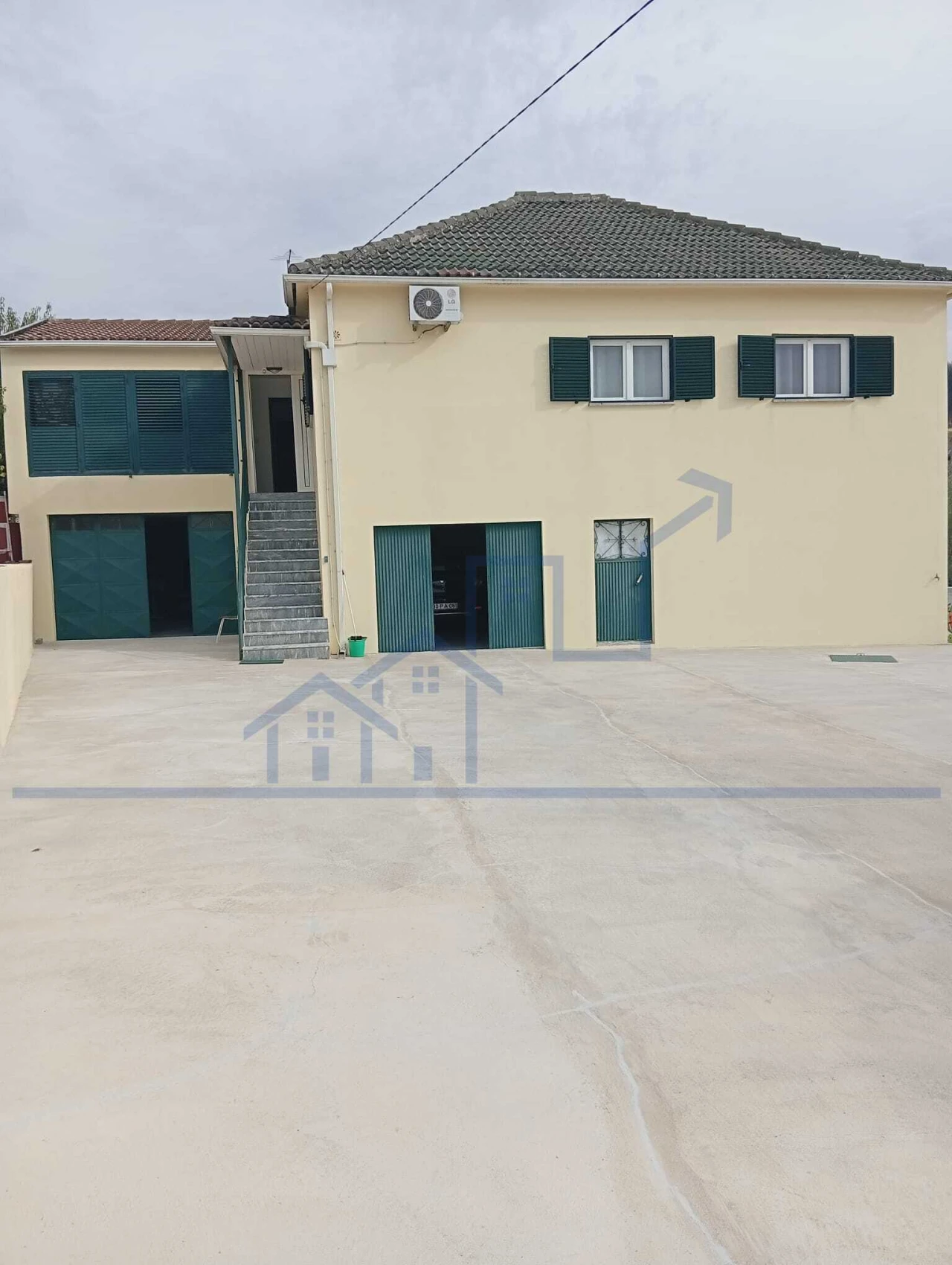 Moradia T4 para Venda em Carviçais Foto 3