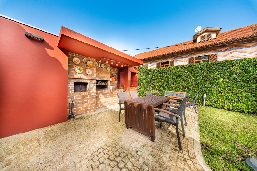 Moradia T4 para Venda em Santa Lucrécia de Algeriz e Navarra Foto 10