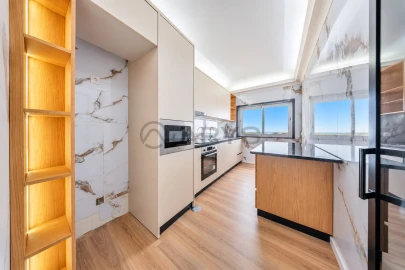 Apartamento T2 para Venda em Aver-O-Mar, Amorim e Terroso