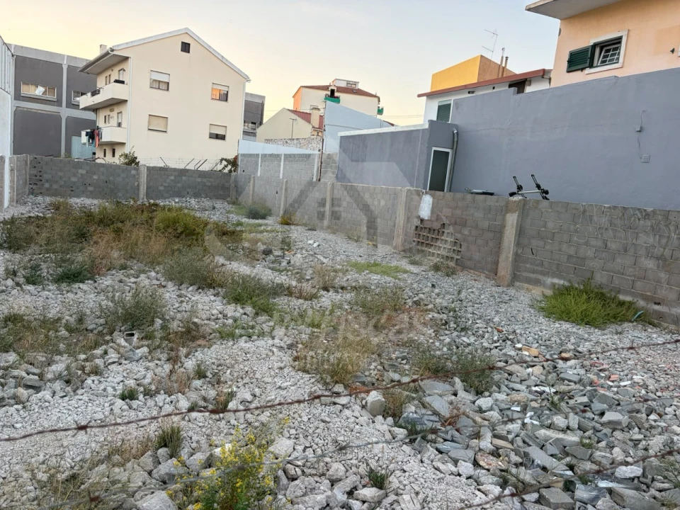 Terreno para Venda em Santa Iria de Azoia, São João da Talha e Bobadela Foto 1