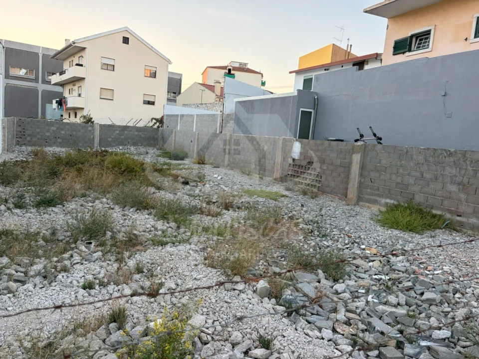 Terreno para Venda em Santa Iria de Azoia, São João da Talha e Bobadela Foto 2