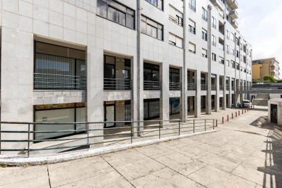 Loja para Venda em Pedroso e Seixezelo