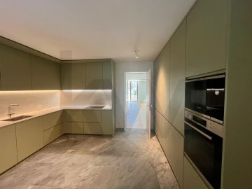 Apartamento T4 para Venda em Beato