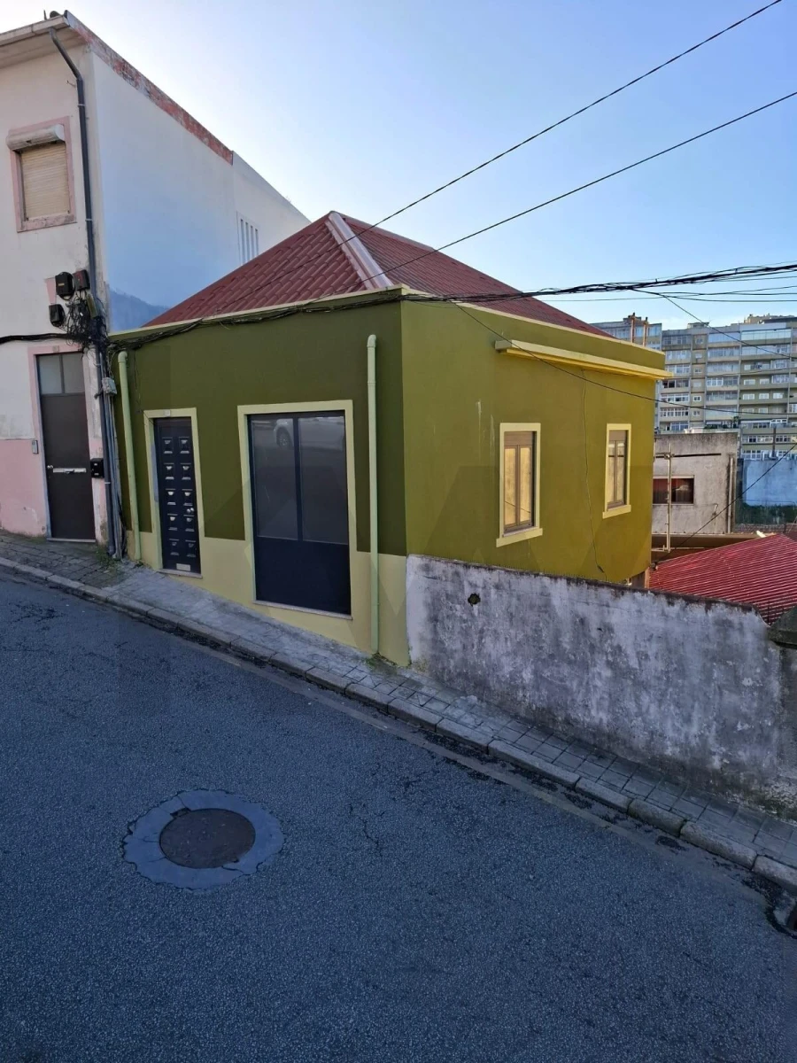 Prédio para Venda em Mafamude e Vilar do Paraíso Foto 2