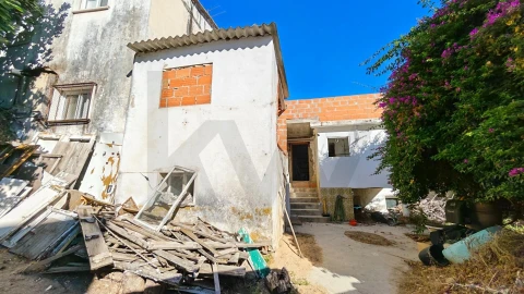 Moradia T7 para Venda em Caia, São Pedro e Alcáçova