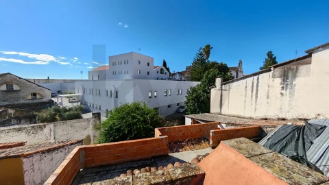Moradia T7 para Venda em Caia, São Pedro e Alcáçova