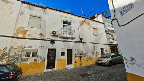 Moradia T7 para Venda em Caia, São Pedro e Alcáçova