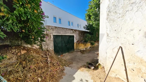 Moradia T7 para Venda em Caia, São Pedro e Alcáçova