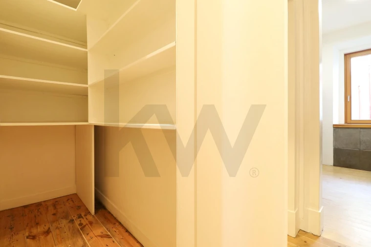 Apartamento T2 para Arrendamento em Misericórdia Foto 14