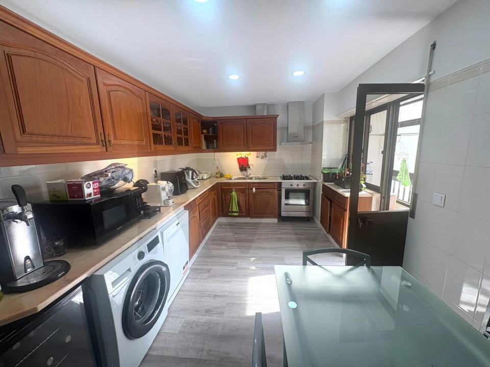 Apartamento T2 para Venda em Carcavelos e Parede Foto 15