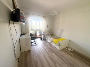 Apartamento T2 para Venda em Carcavelos e Parede