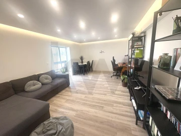 Apartamento T2 para Venda em Carcavelos e Parede