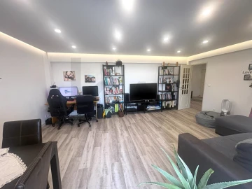 Apartamento T2 para Venda em Carcavelos e Parede