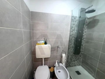 Apartamento T2 para Venda em Carcavelos e Parede