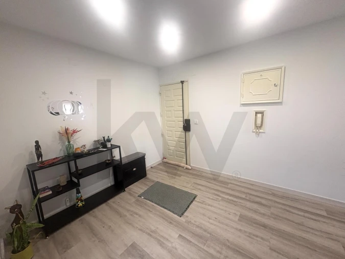 Apartamento T2 para Venda em Carcavelos e Parede Foto 17