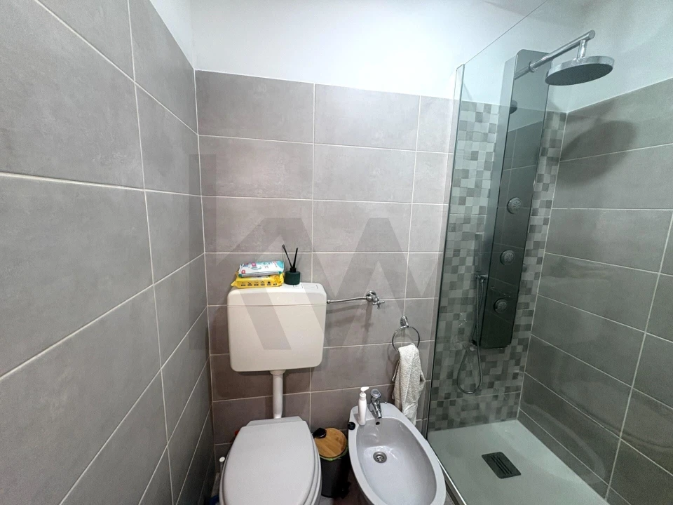 Apartamento T2 para Venda em Carcavelos e Parede Foto 6