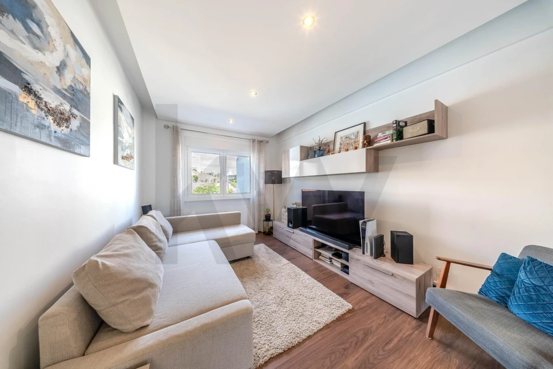 Apartamento T2 para Venda em Queluz e Belas Foto 1