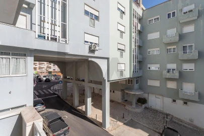 Apartamento T3 para Venda em Ramada e Caneças