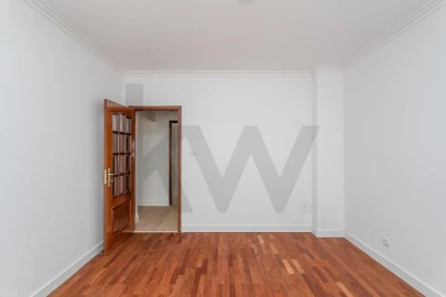 Apartamento T3 para Venda em Ramada e Caneças