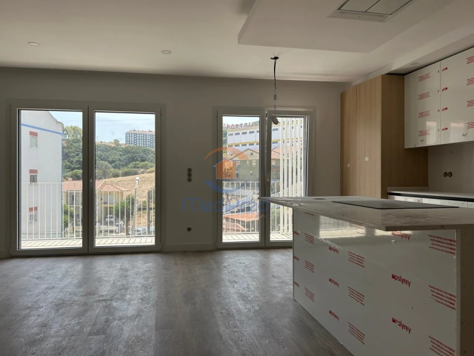 Apartamento T4 para Venda em Ramada e Caneças Foto 7