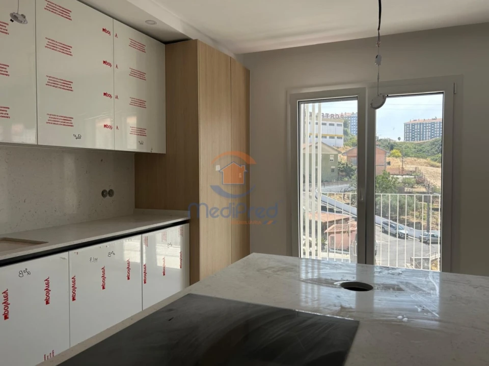 Apartamento T4 para Venda em Ramada e Caneças Foto 8
