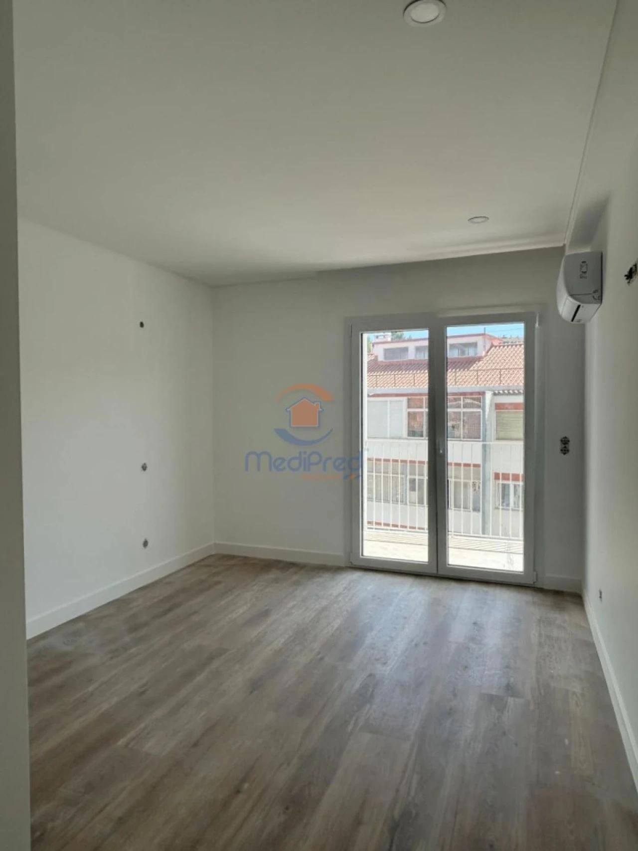 Apartamento T4 para Venda em Ramada e Caneças Foto 16