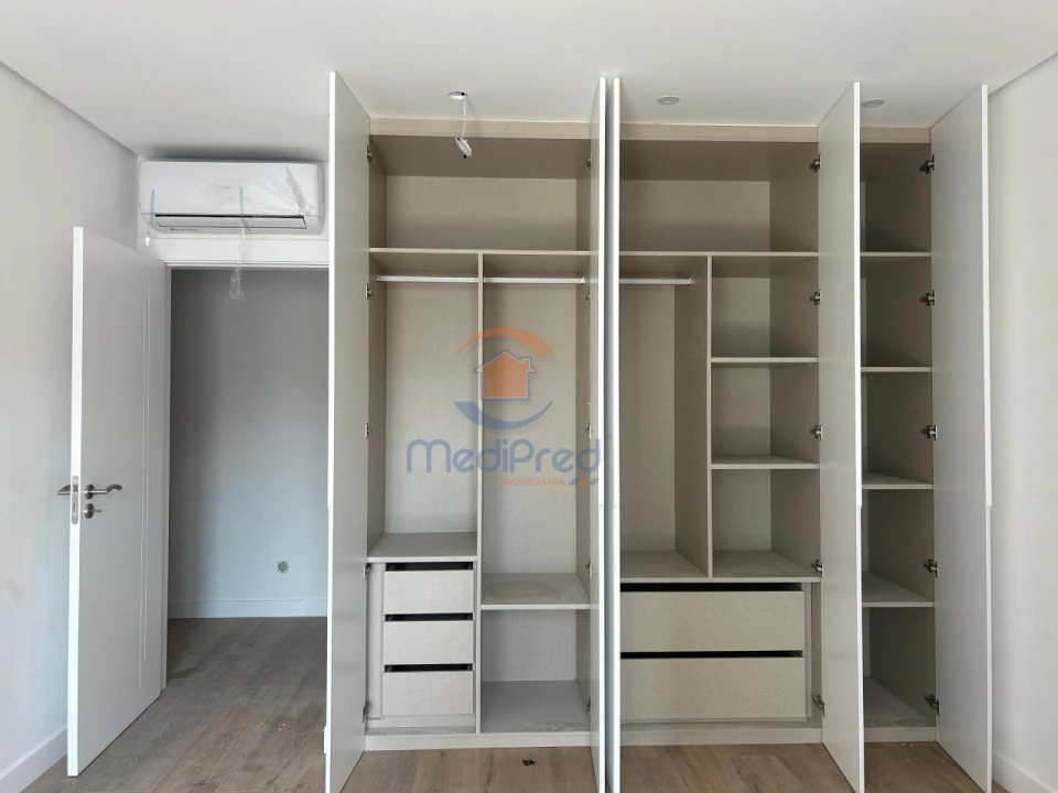Apartamento T4 para Venda em Ramada e Caneças Foto 19