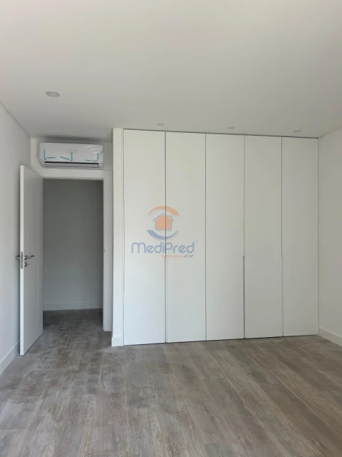 Apartamento T4 para Venda em Ramada e Caneças
