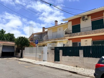 Moradia T5 para Venda em Algueirão-Mem Martins