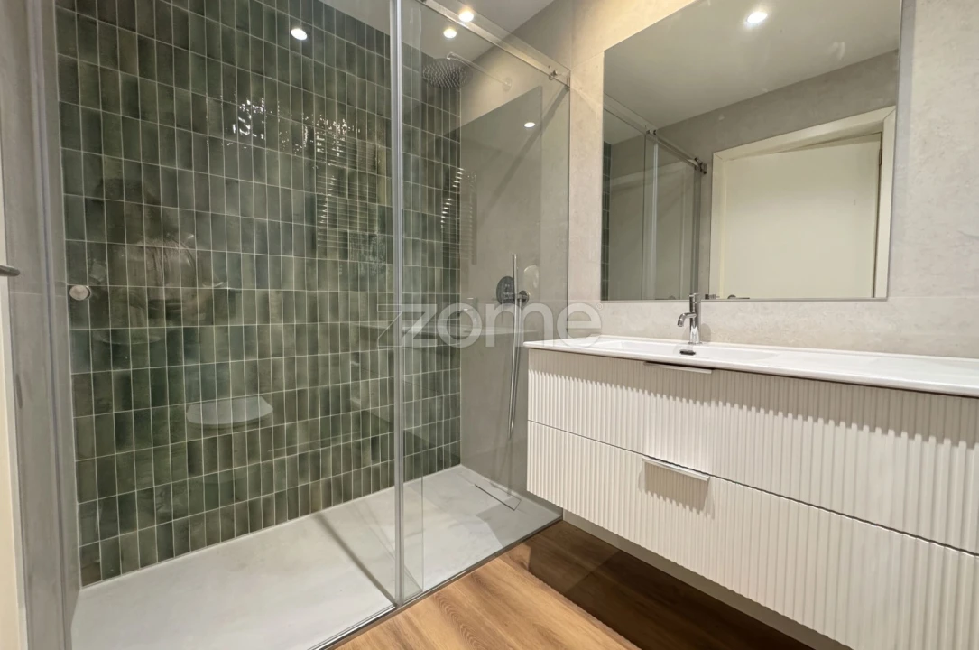 Apartamento T5 para Venda em Cedofeita, Santo Ildefonso, Sé, Miragaia, São Nicolau e Vitória Foto 24