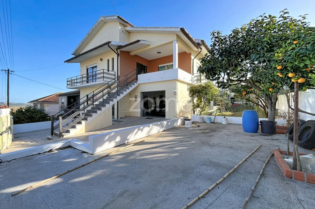 Moradia T6 para Venda em Abrunheira, Verride e Vila Nova da Barca Foto 1