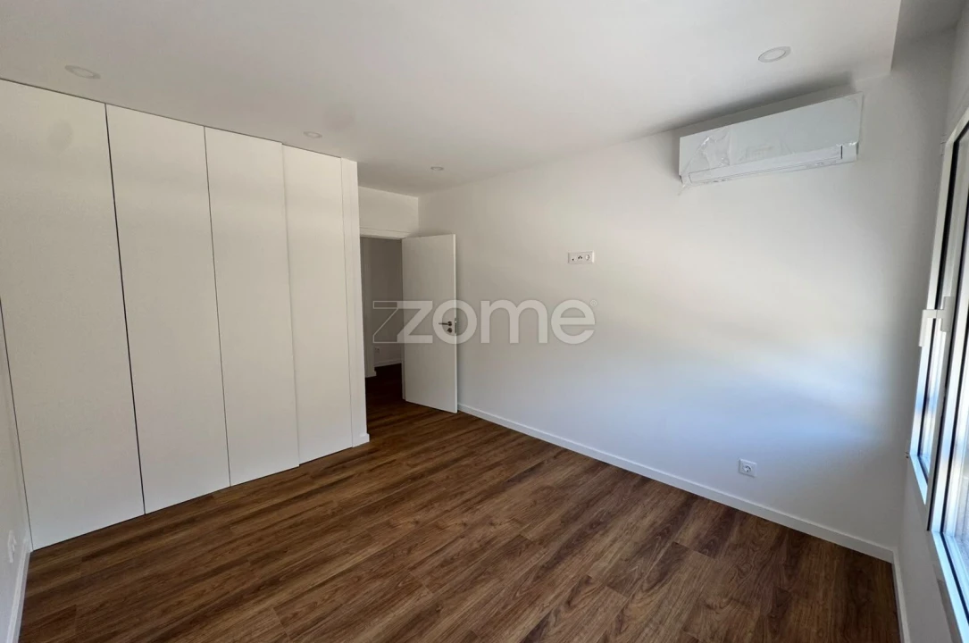 Apartamento T1 para Arrendamento em Eiras e São Paulo de Frades Foto 11