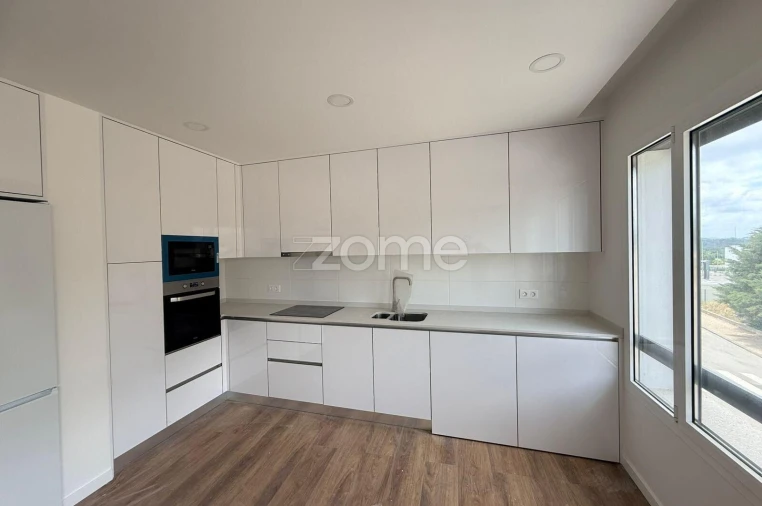 Apartamento T1 para Arrendamento em Eiras e São Paulo de Frades Foto 4